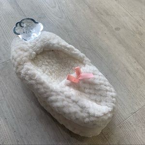 FREE if bundled Cream slipper sock with pink bow NWT